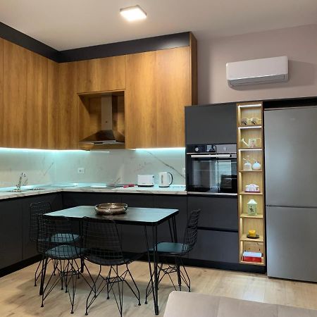 Lovely 1-Bedroom Condo In Tirana Wifi-Netflix-Ac Exterior photo