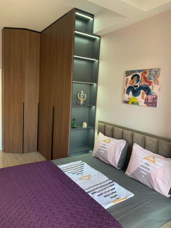Lovely 1-Bedroom Condo In Tirana Wifi-Netflix-Ac Exterior photo