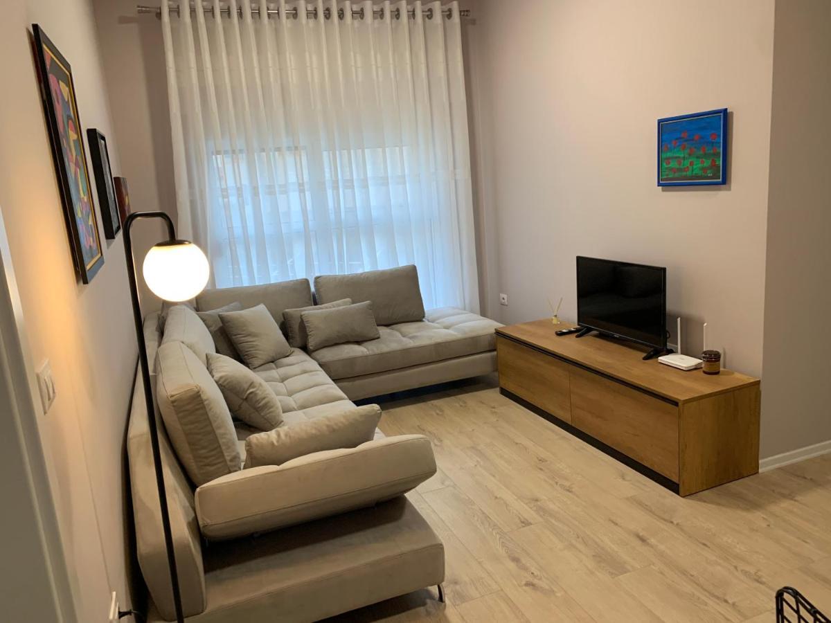 Lovely 1-Bedroom Condo In Tirana Wifi-Netflix-Ac Exterior photo