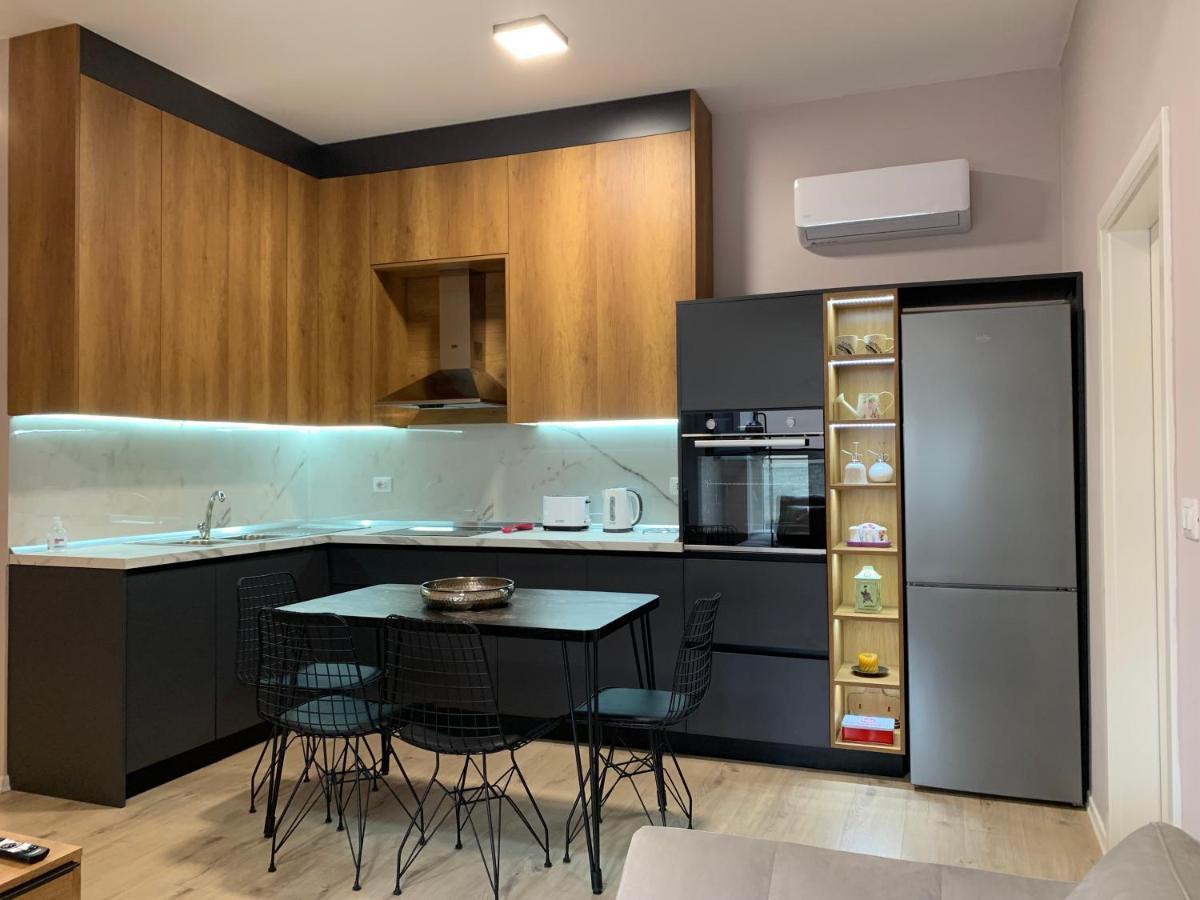 Lovely 1-Bedroom Condo In Tirana Wifi-Netflix-Ac Exterior photo