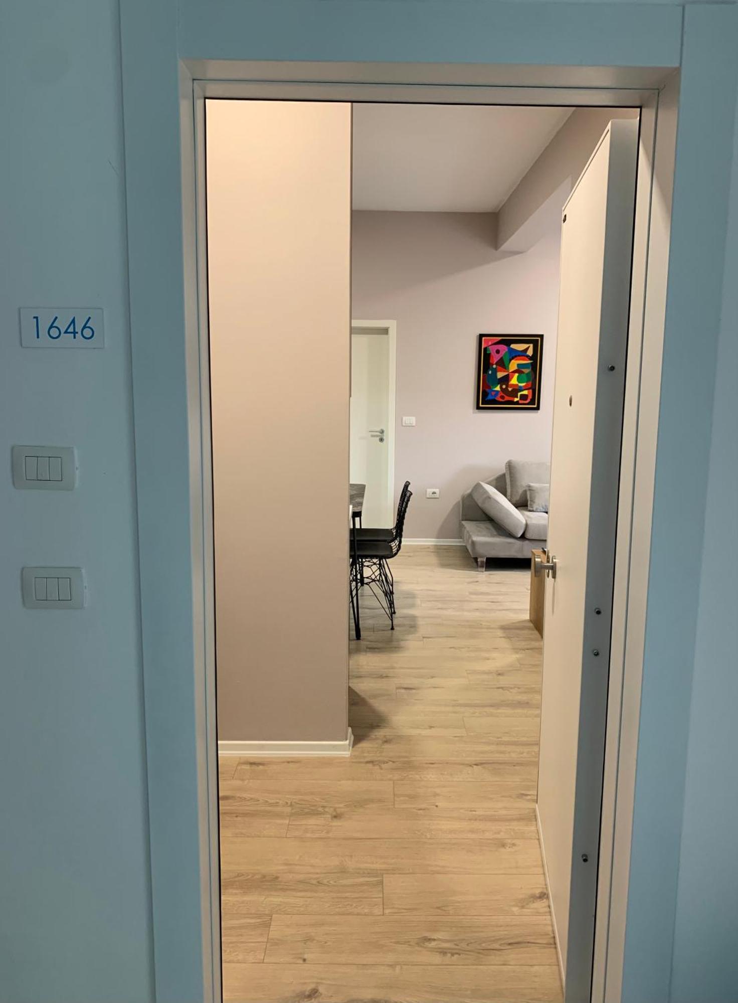 Lovely 1-Bedroom Condo In Tirana Wifi-Netflix-Ac Exterior photo